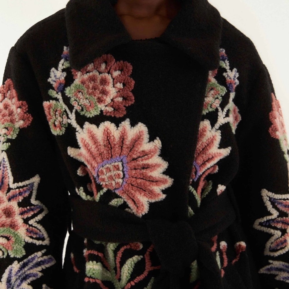 FARM Rio Black Floral Embroidered Cape - Picture 2 of 2